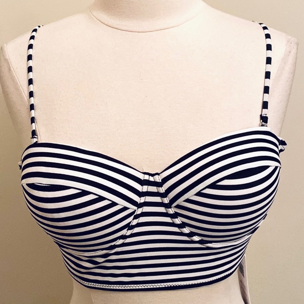 Cupshe Black and White Striped Bikini Top
